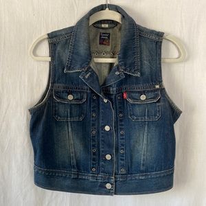 Levi’s Jean no sleeve jacket